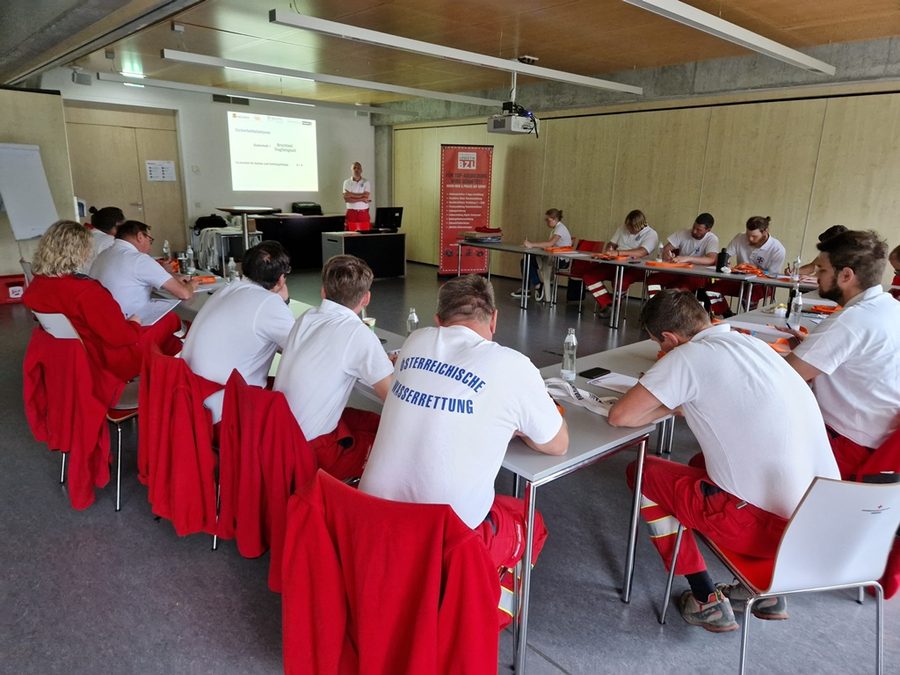 Bild zum Beitrag Anschlagmittel: Ausbildung für die Wasserrettung